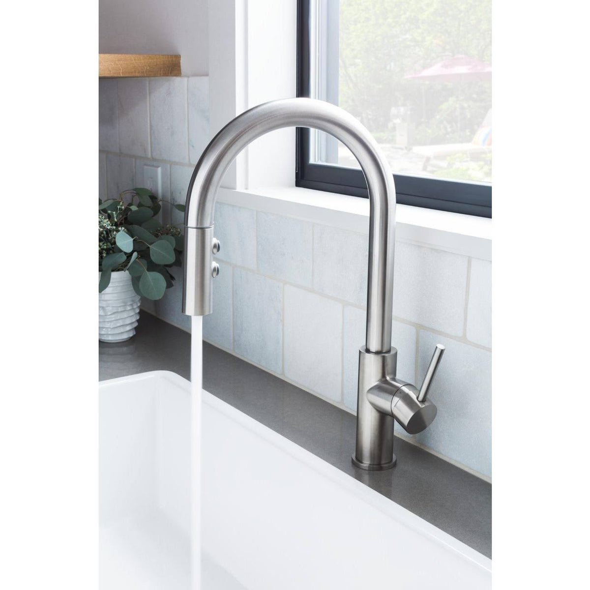 Chrome Pull-Down Kitchen Faucet V870