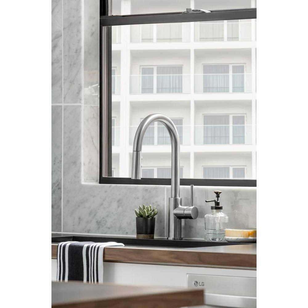 Chrome Pull-Down Kitchen Faucet V870